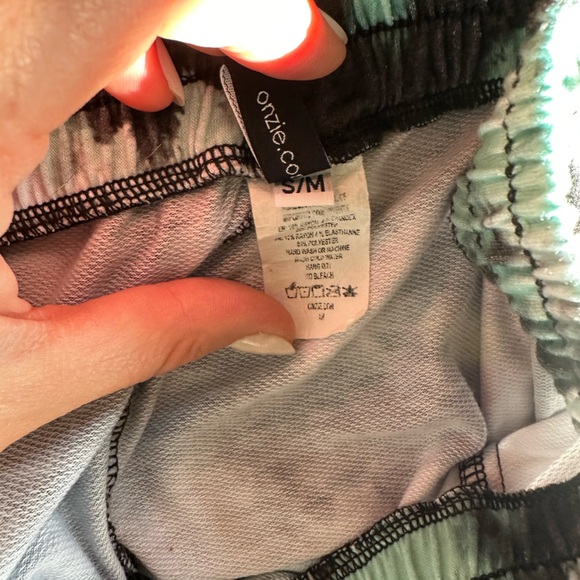 ONZIE drawstring shorts in size S/M - Picture 3 of 3